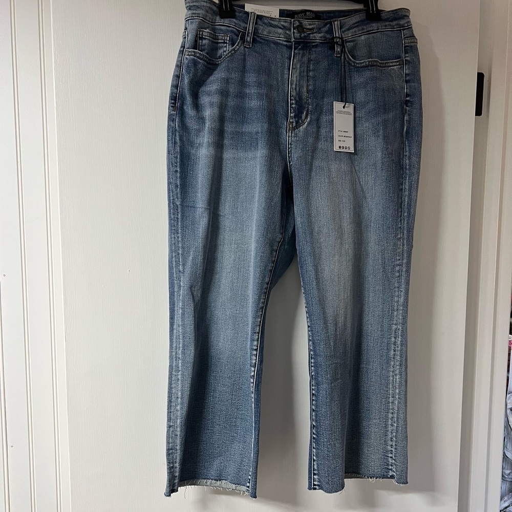 Judy Blue Wide leg crop Jean. NWOT